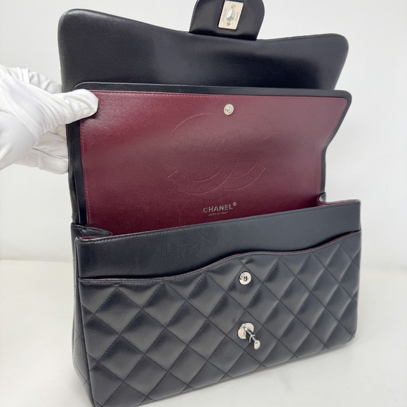 Chanel Quilted Double Flap Jumbo Lambskin Bag - Picture 6 of 10